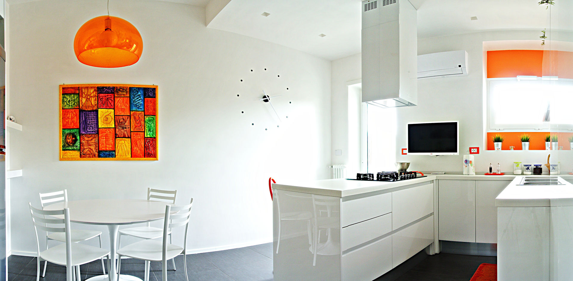 Open space e colore per una giovane famiglia, Archgallery Archgallery Modern Kitchen