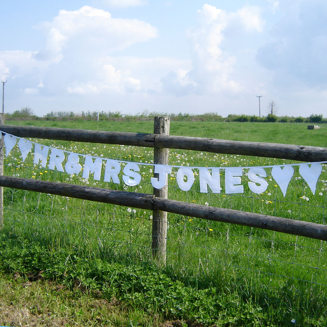 Personalised Wedding Bunting Jonny's Sister Jardines de estilo clásico Accesorios y decoración