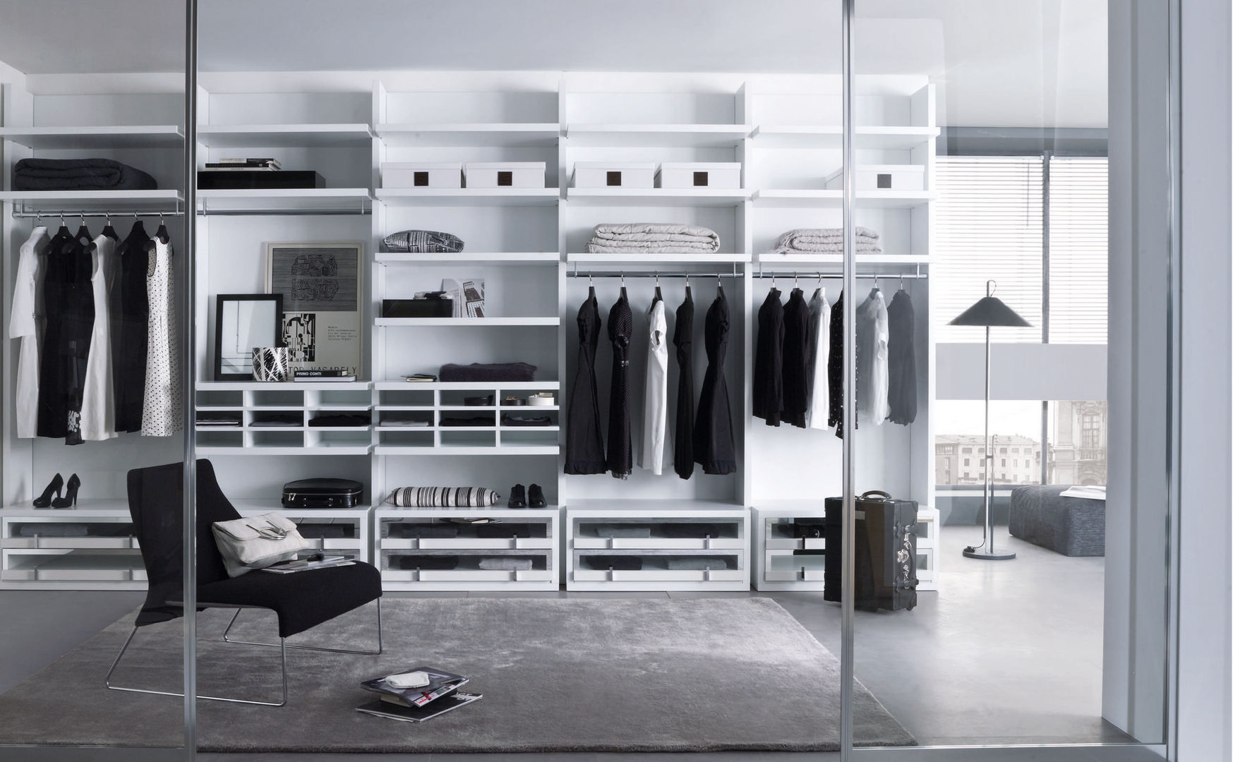 White walk in wardrobe Lamco Design LTD Moderne kleedkamers Garderobe- & ladekasten