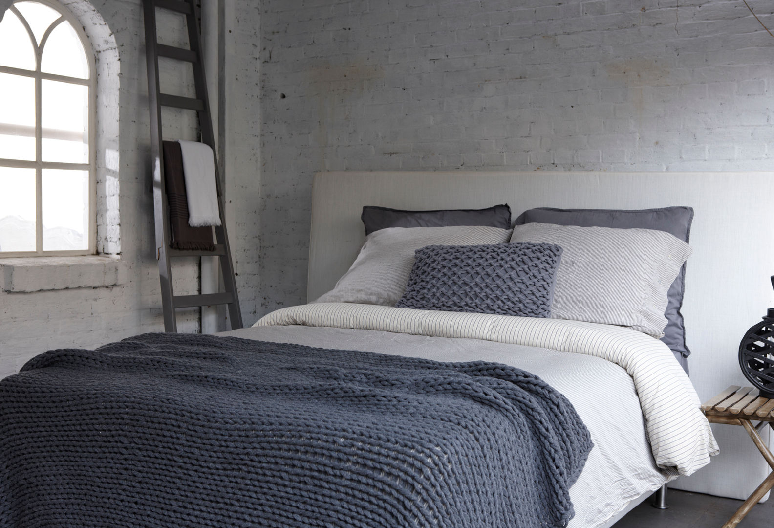 Housse de couette, drap, taies, plaid : Parez vos chambres de linge de lit ultra tendance et qualitatif , KSL LIVING KSL LIVING Dormitorios modernos: Ideas, imágenes y decoración Textiles