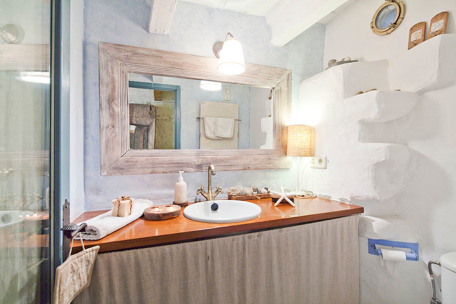 ALQUILER DE CASA EN EL EMPORDA CON MUCHO ENCANTO , decoradora JUDITH FARRAN , Home Deco Decoración Home Deco Decoración Salle de bain rustique Lavabos