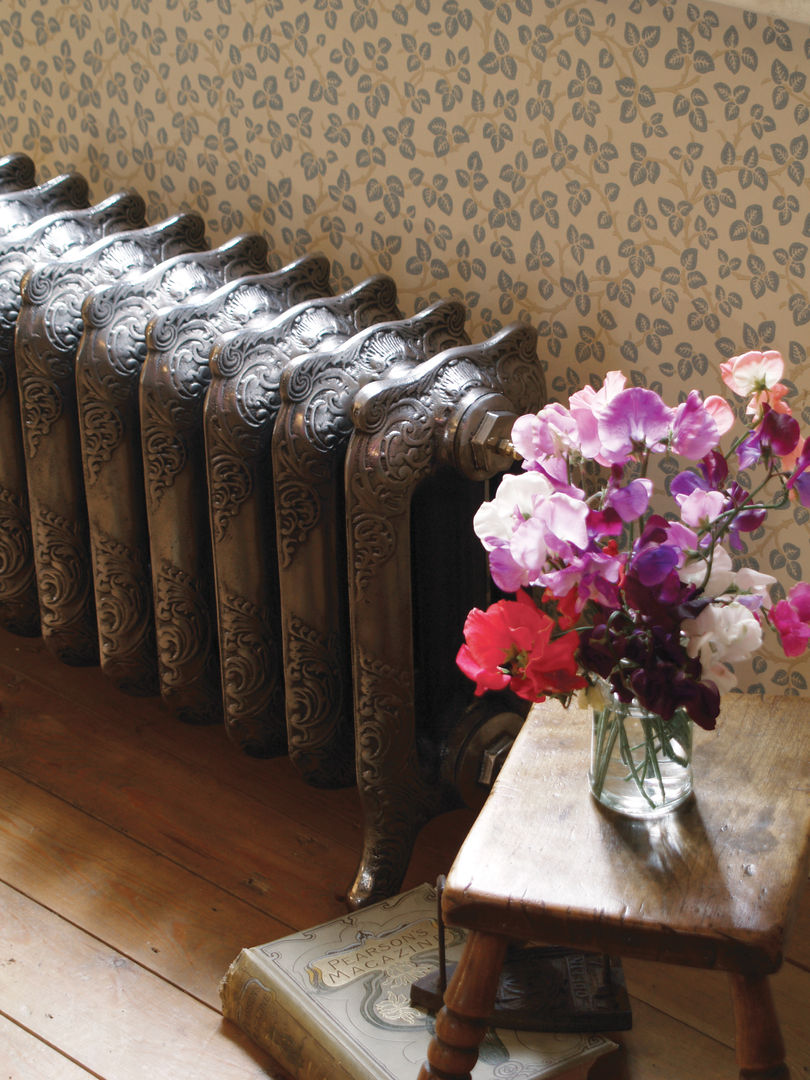 The Rococo 460mm Cast Iron Radiator UKAA | UK Architectural Antiques Corredores, halls e escadas clássicos Acessórios e decoração