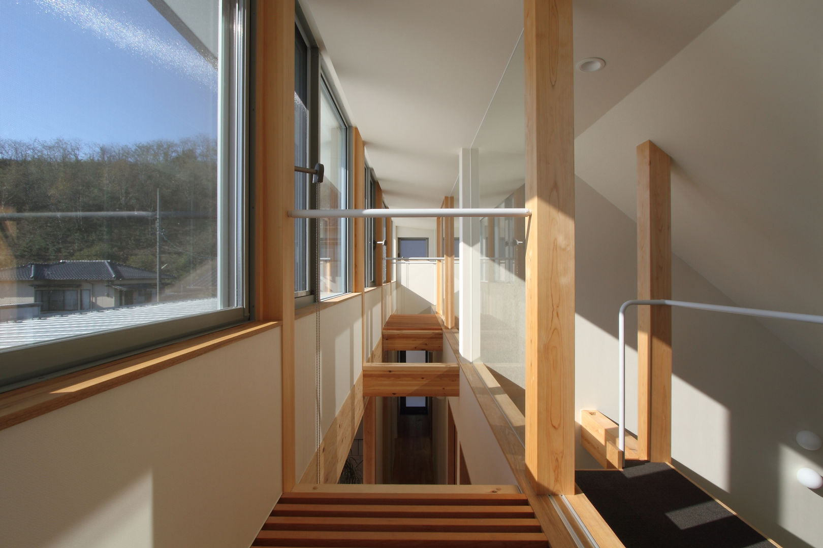 内灘町の家, 福田康紀建築計画 福田康紀建築計画 Modern corridor, hallway & stairs