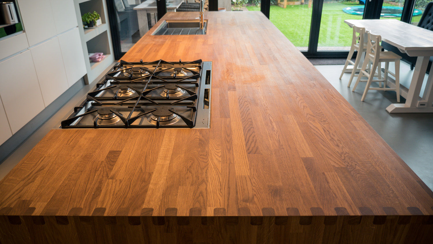 2-onder-1-kapper: De renovatie die er iets verbazingwekkends van maakt!, van Os Architecten van Os Architecten Dapur Modern Bench tops