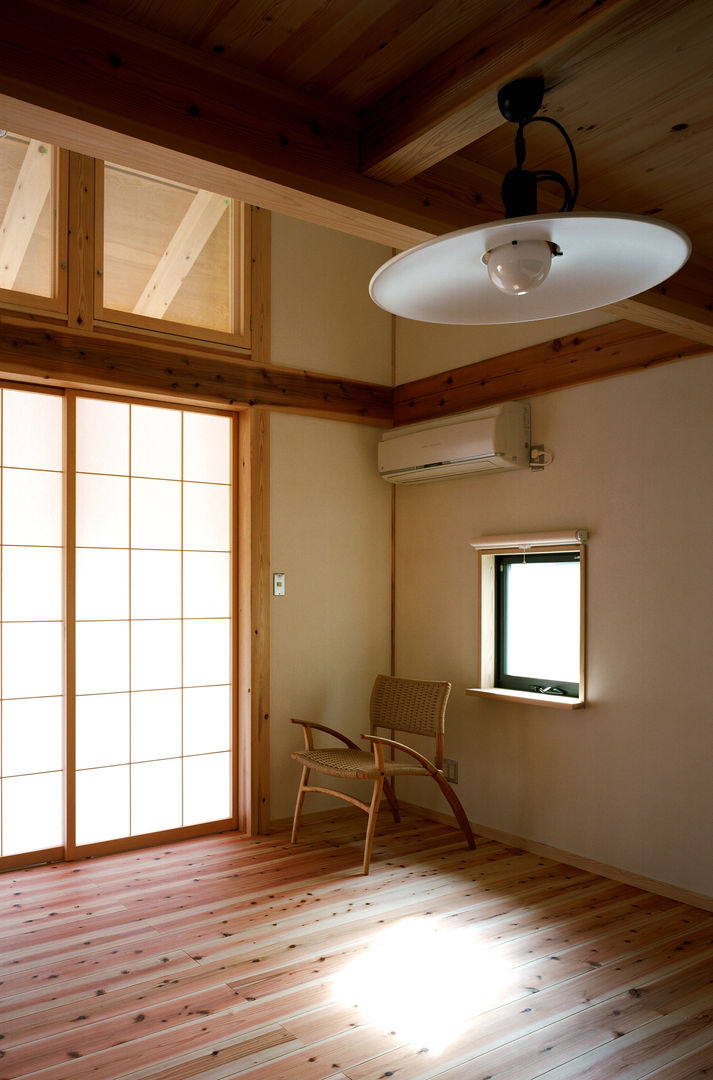 大きな屋根に守られて, 芦田成人建築設計事務所 芦田成人建築設計事務所 餐廳