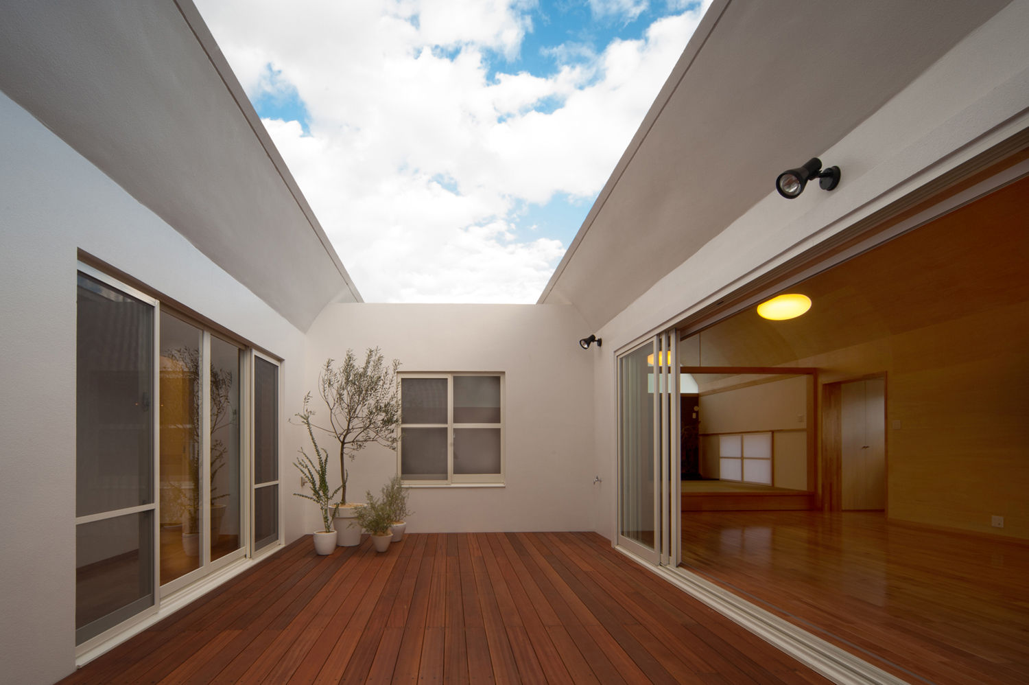 長閑の家, プラソ建築設計事務所 プラソ建築設計事務所 Modern balcony, veranda & terrace