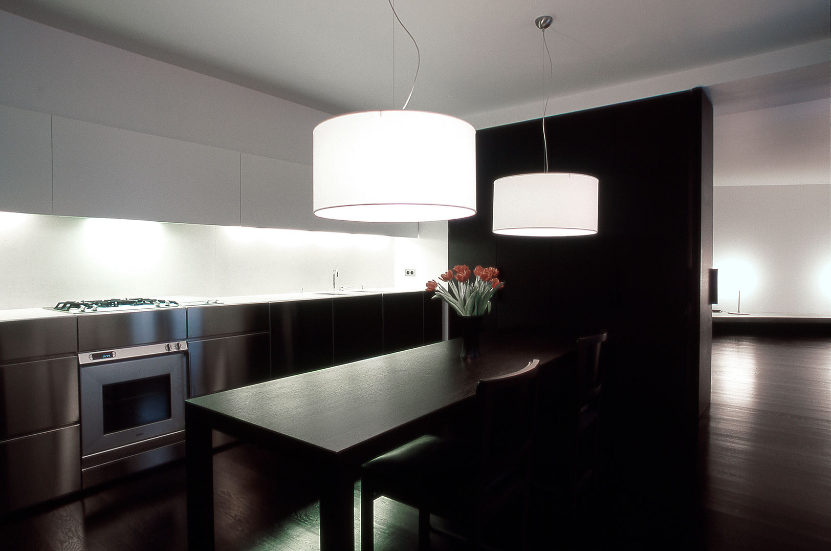 Duplex Sabot, Antonio Virga Architecte Antonio Virga Architecte Kitchen