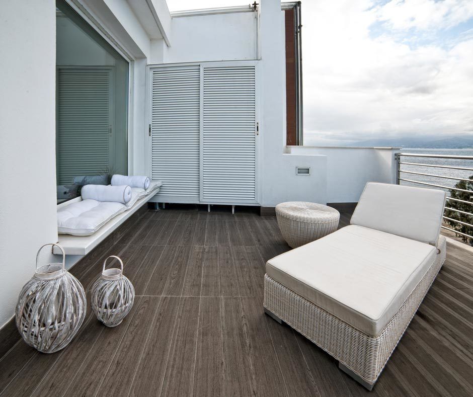 White Light, Francesca Ignani Interiors Francesca Ignani Interiors Mediterranean style balcony, veranda & terrace