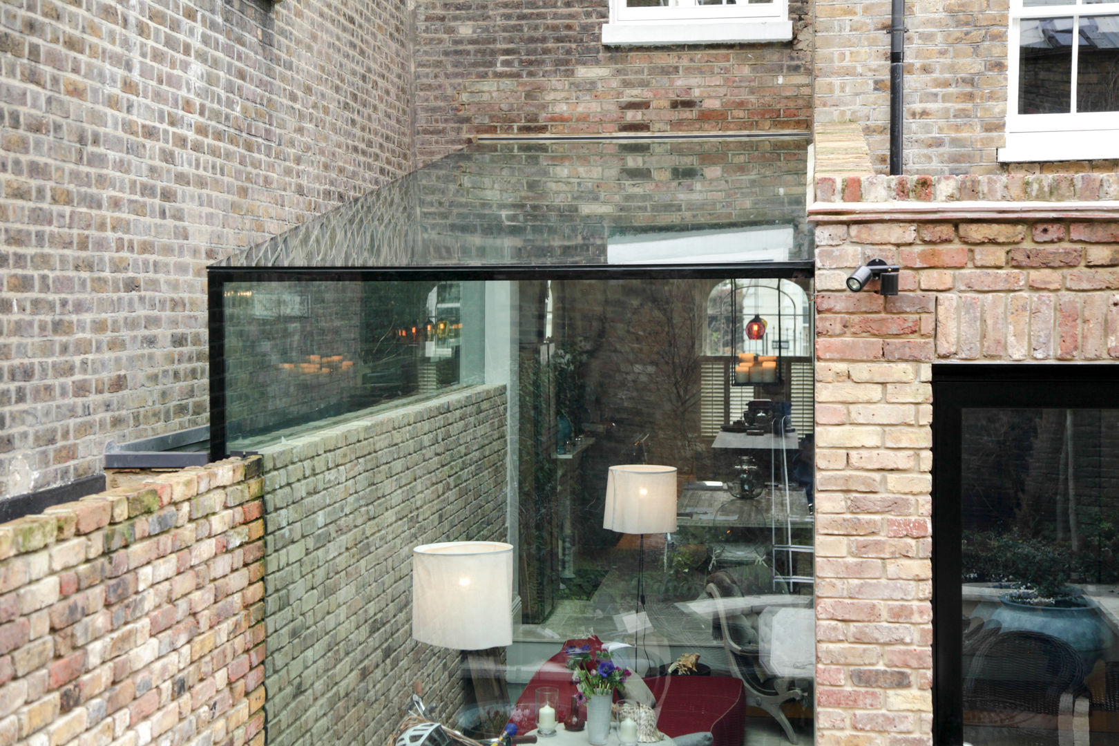 Side Return Frameless Glass Extension. London Maxlight Nowoczesny ogród zimowy