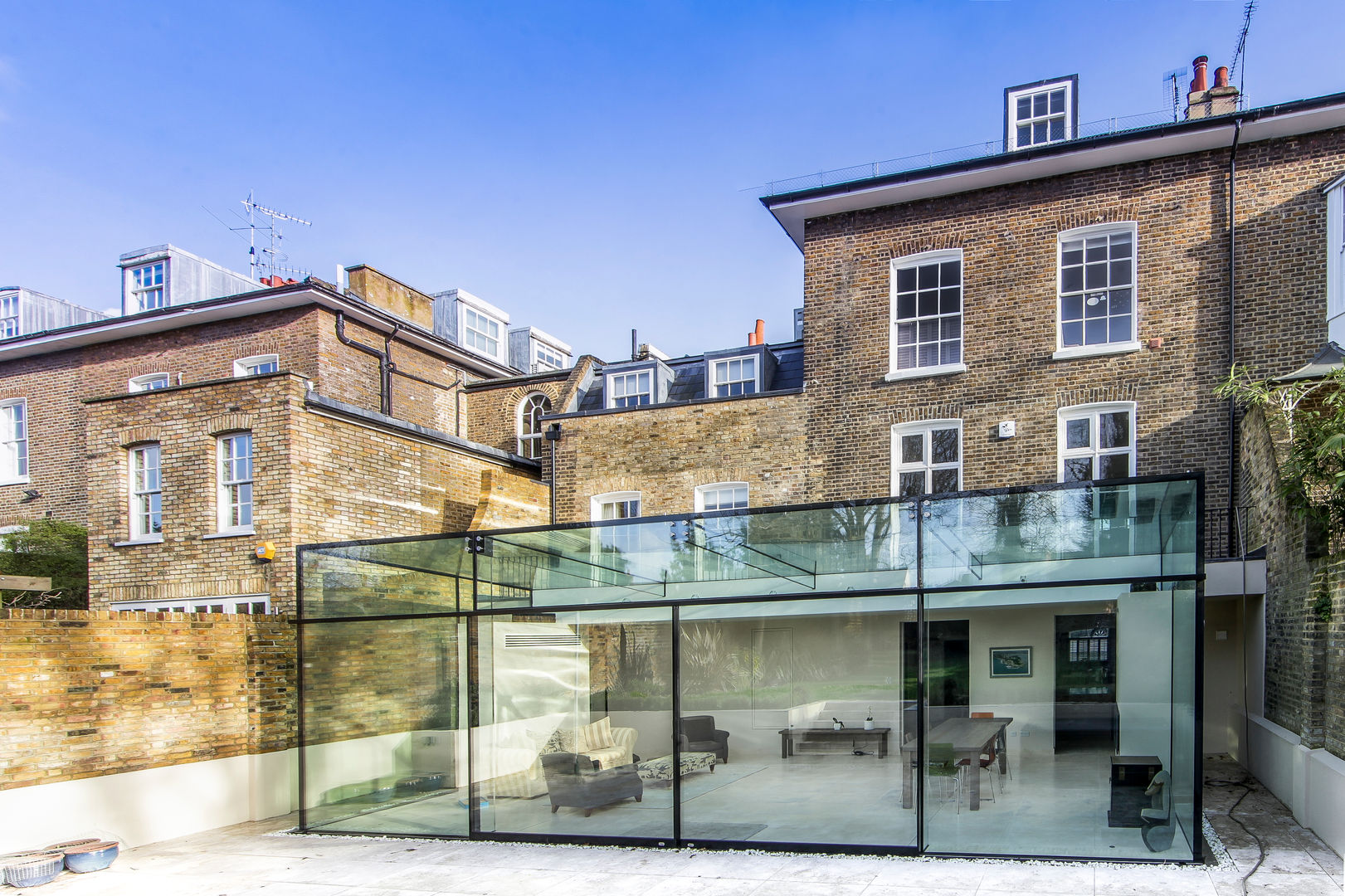 Barnes, London: Culmax Glass Box Extension Maxlight Jardines de invierno modernos