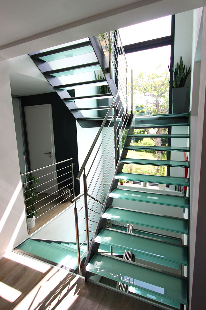 Glastreppen, lifestyle-treppen.de lifestyle-treppen.de Ingresso, Corridoio & Scale in stile moderno