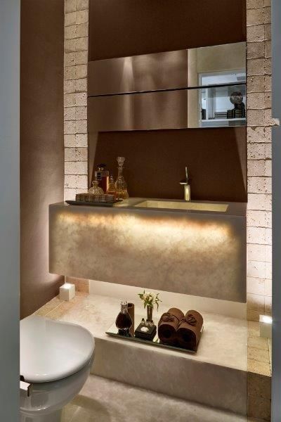 homify Modern bathroom