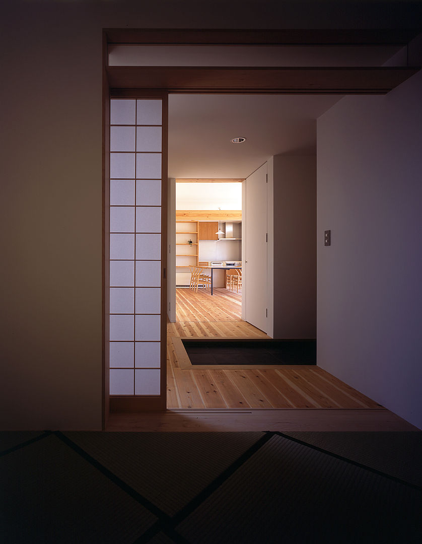 ￢（サシガネの家）, 岩本賀伴建築設計事務所 岩本賀伴建築設計事務所 Eclectic style corridor, hallway & stairs