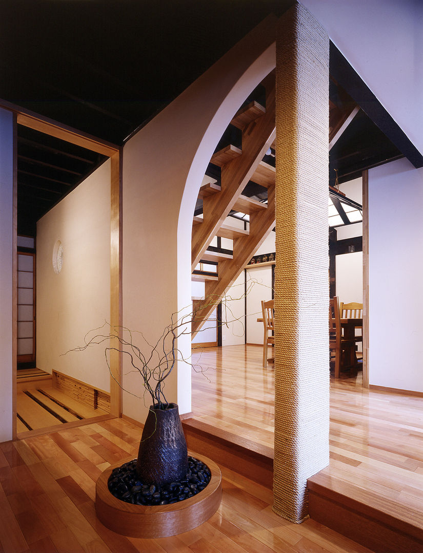 積日隆替家屋, 岩本賀伴建築設計事務所 岩本賀伴建築設計事務所 Eclectic style living room