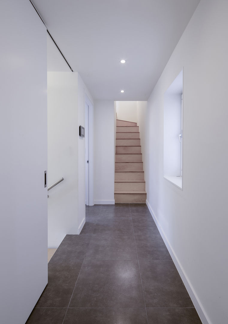 homify Modern corridor, hallway & stairs