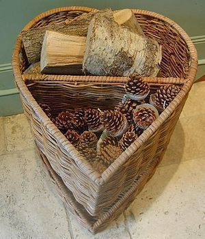 Heart Shaped Log Basket Hunter Gatherer Salas de estilo ecléctico Chimeneas y accesorios