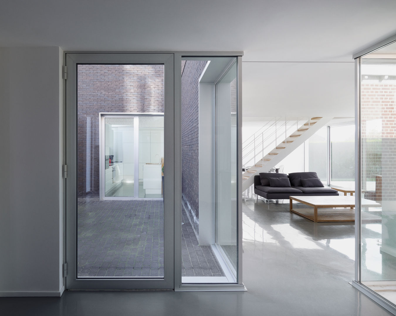 Maison D, Emmanuelle Weiss Architecte Emmanuelle Weiss Architecte Modern corridor, hallway & stairs