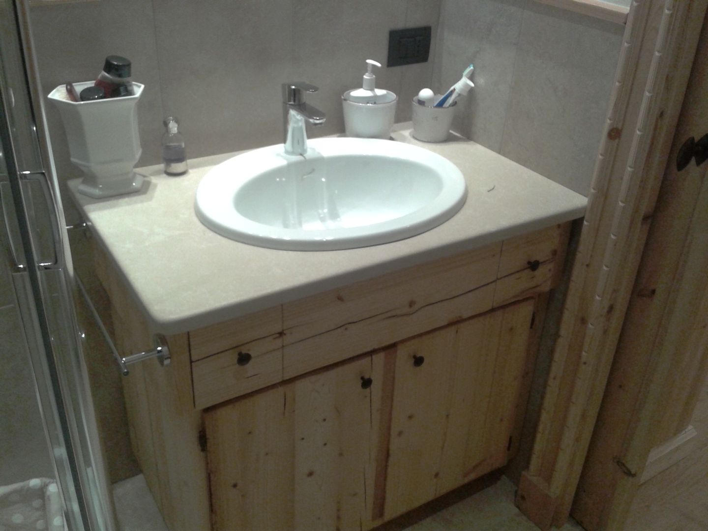 homify Rustic style bathroom Sinks