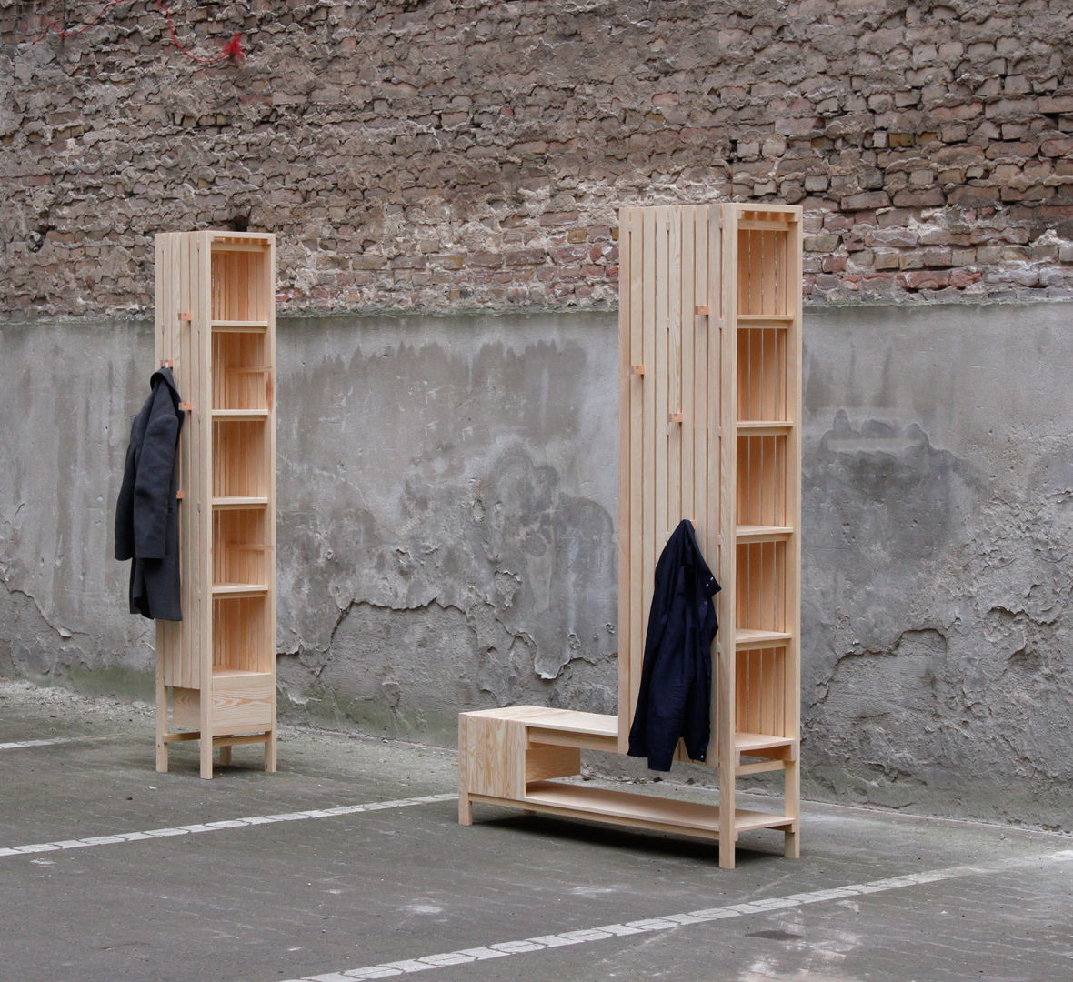 Mixed-use Storage units, Sebastian Erazo Fischer Sebastian Erazo Fischer Ruang Ganti Minimalis Wardrobes & drawers