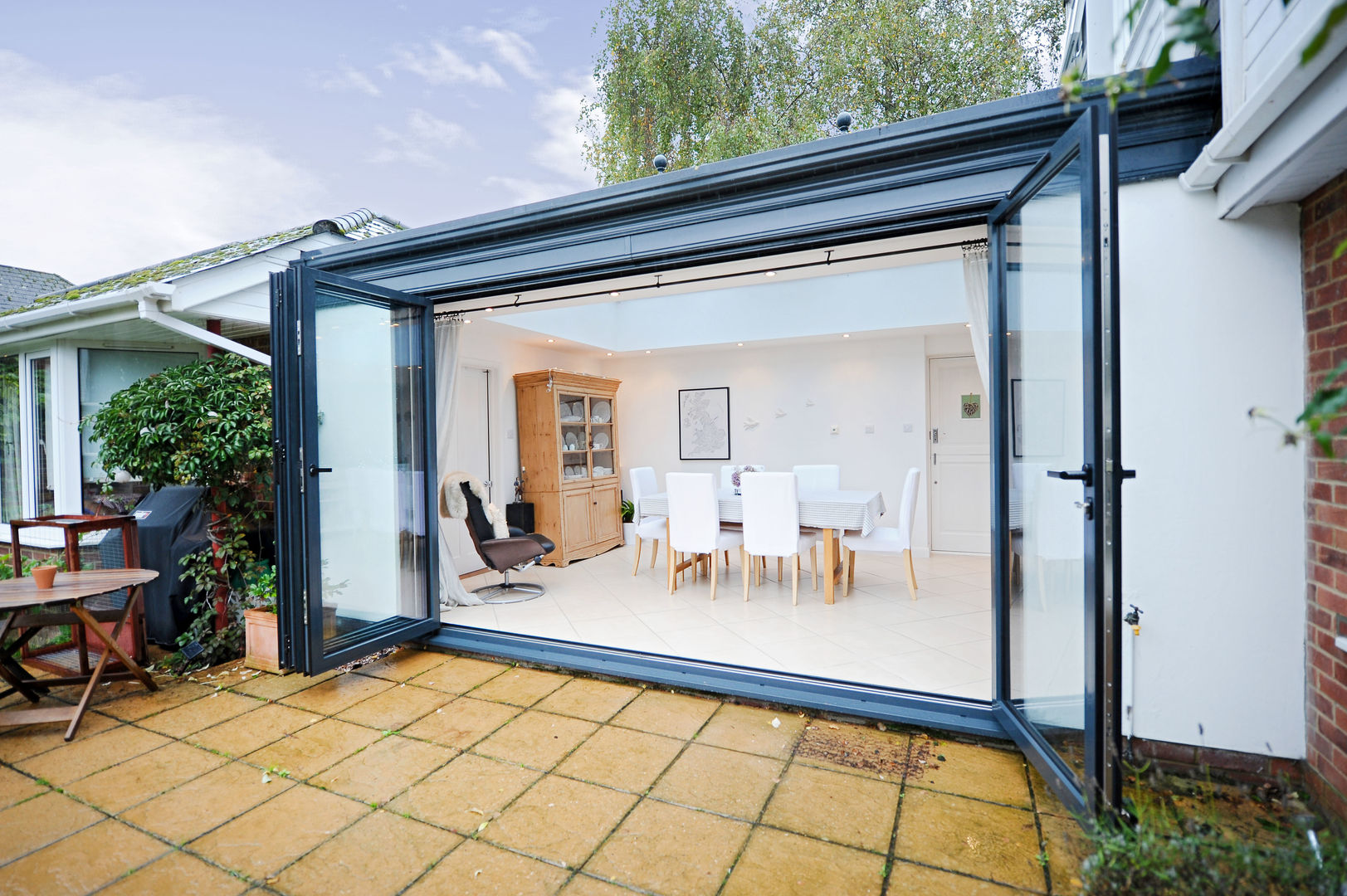 Orangery from kitchen with bi folding doors homify Modern conservatory