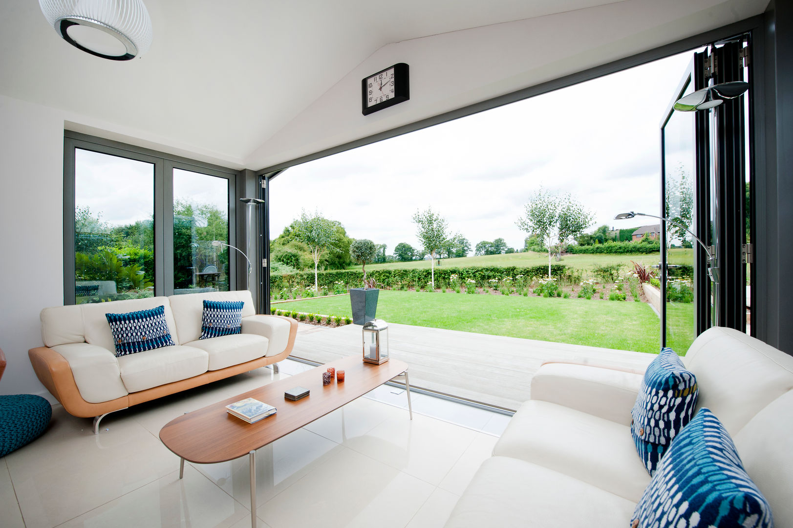Modern Kitchen / Lounge Extension homify Modern conservatory