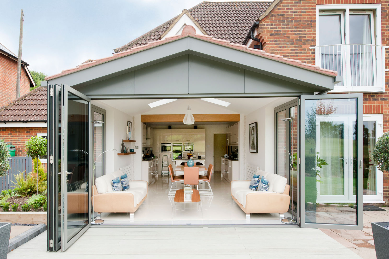 Modern Kitchen / Lounge Extension homify Modern conservatory