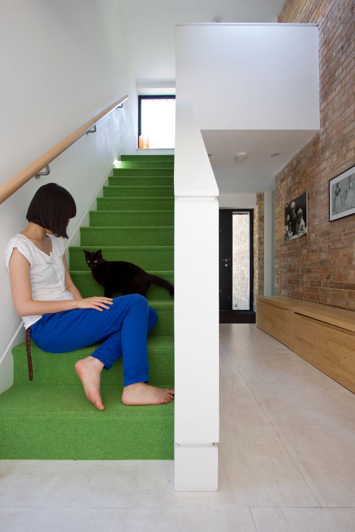The Nook Converted Bakery, NRAP Architects NRAP Architects Scandinavian style corridor, hallway& stairs