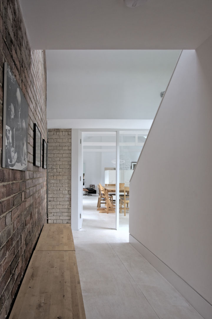 The Nook Converted Bakery, NRAP Architects NRAP Architects 스칸디나비아 복도, 현관 & 계단