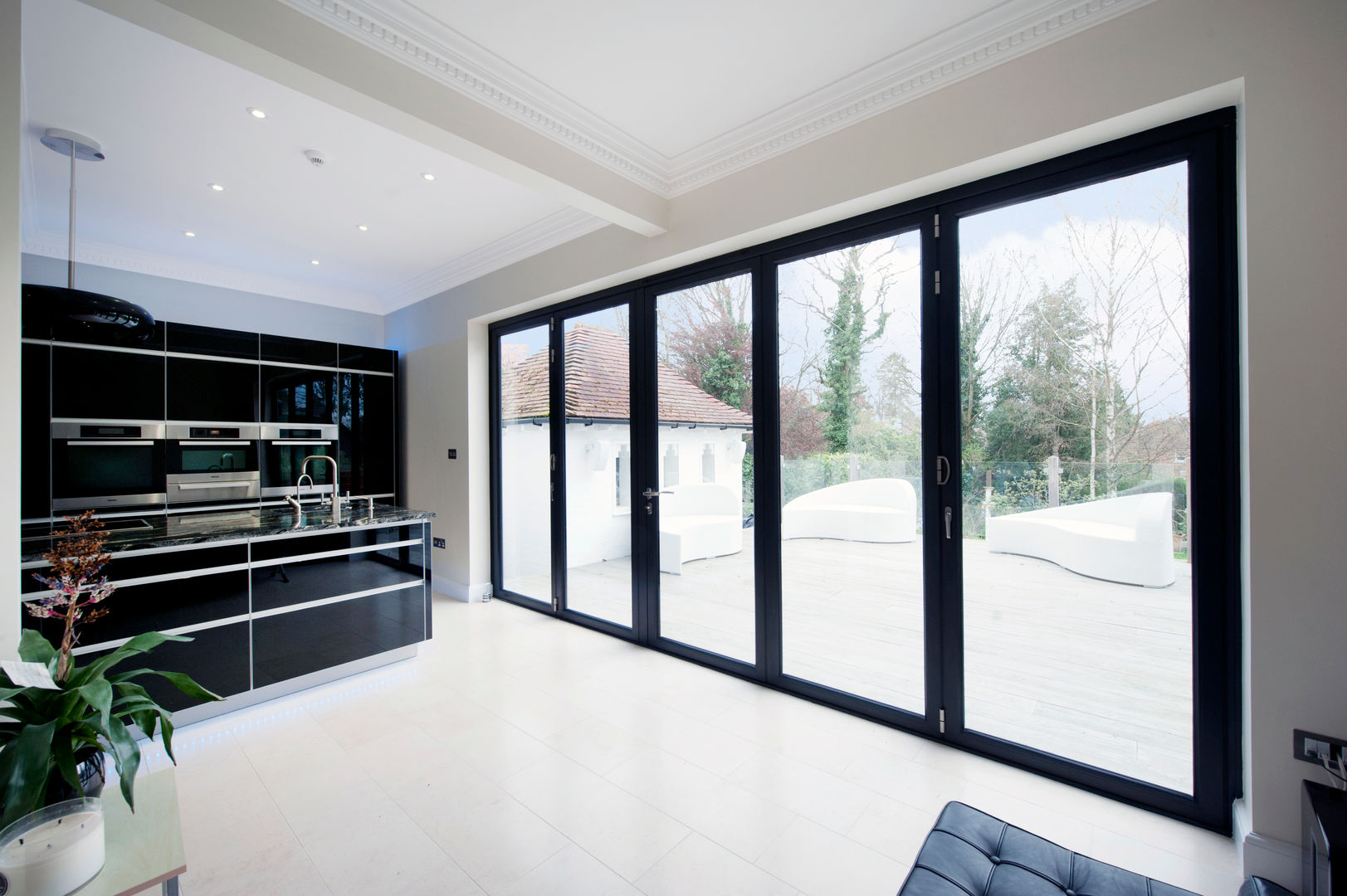 Kitchen Development with Bi Folding Doors homify Modern windows & doors
