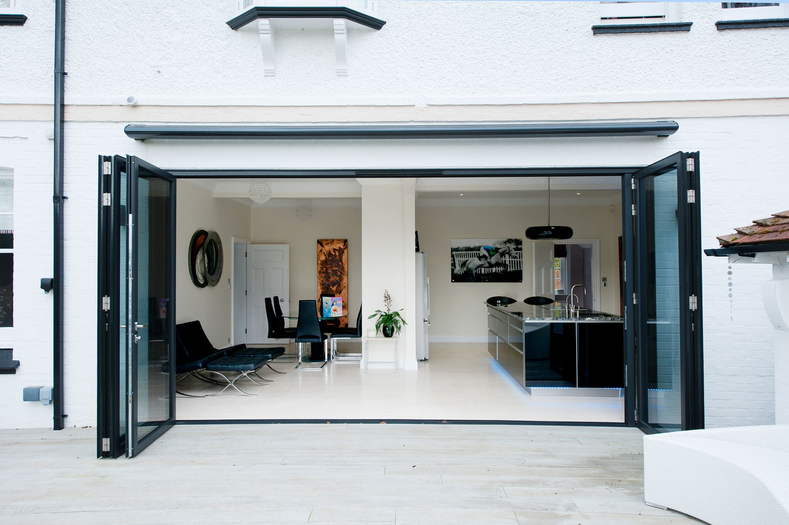 Kitchen Development with Bi Folding Doors homify Modern windows & doors