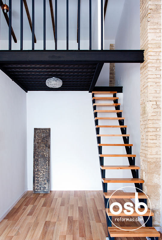 lucía, osb arquitectos osb arquitectos Eclectic corridor, hallway & stairs