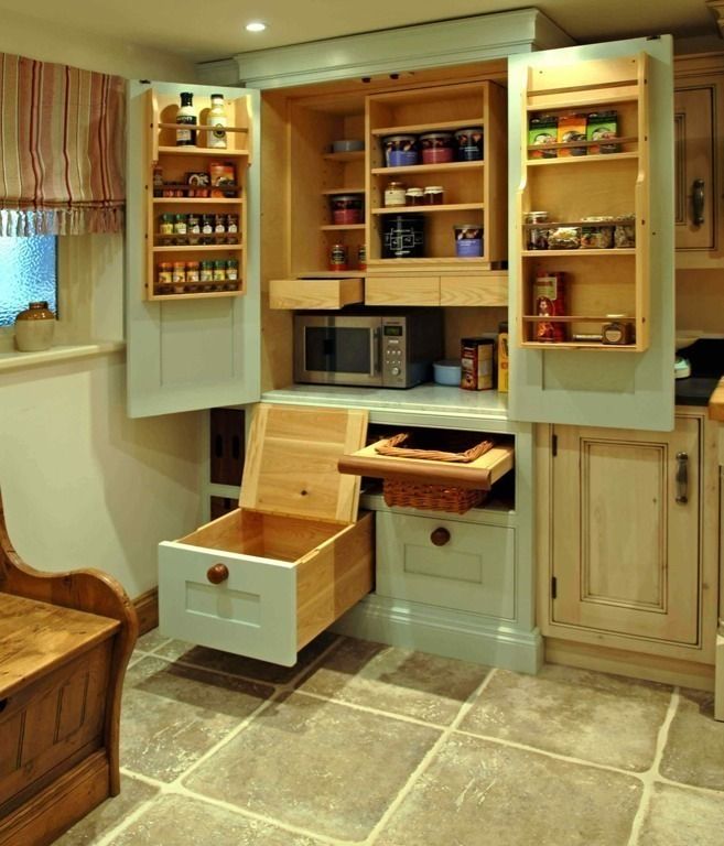 Traditional larder Cupboard Hallwood Furniture مطبخ