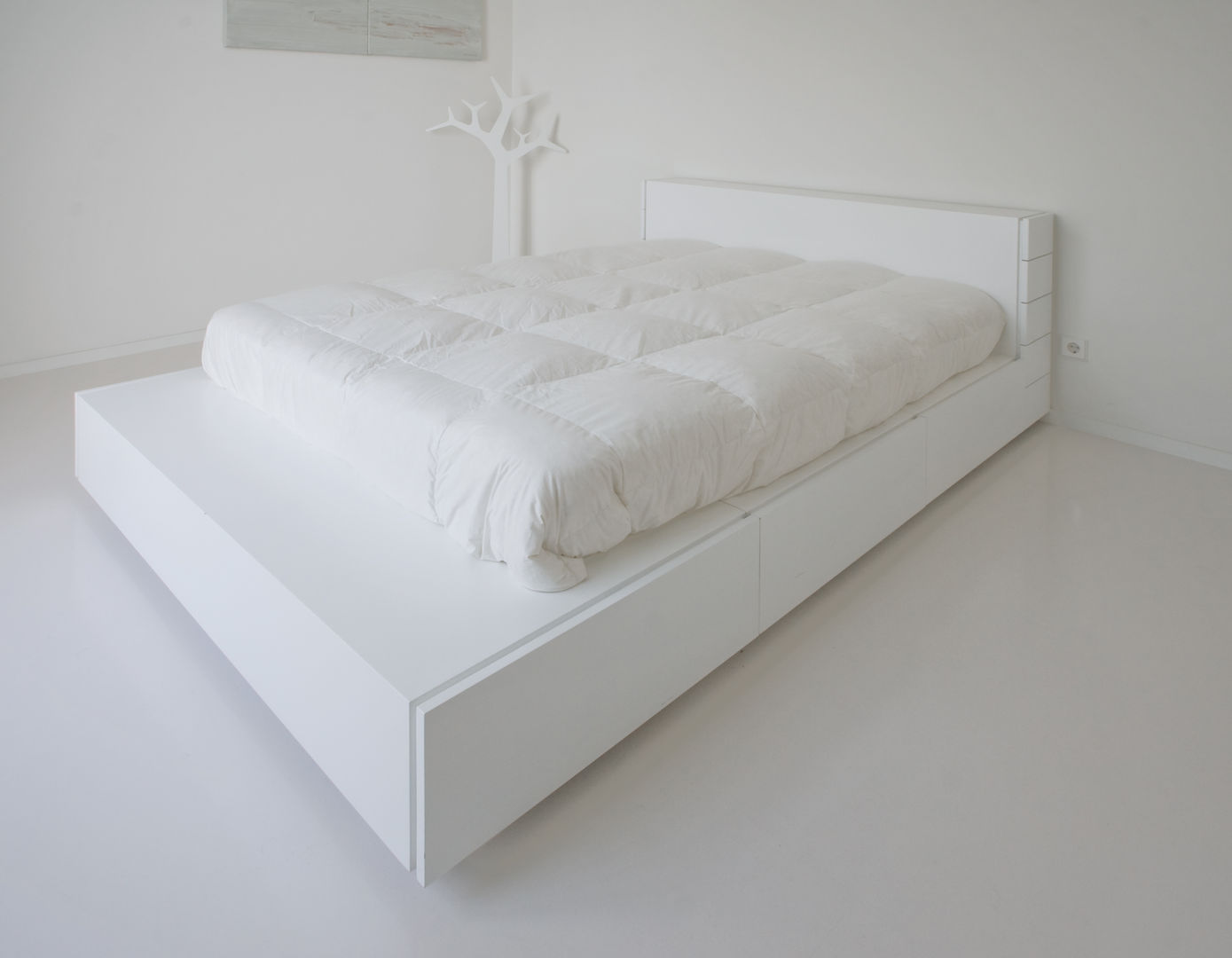 Apartamento no Porto - Portugal, Cláudio Vilarinho Arquitectura e Design Lda Cláudio Vilarinho Arquitectura e Design Lda Minimalist bedroom Beds & headboards