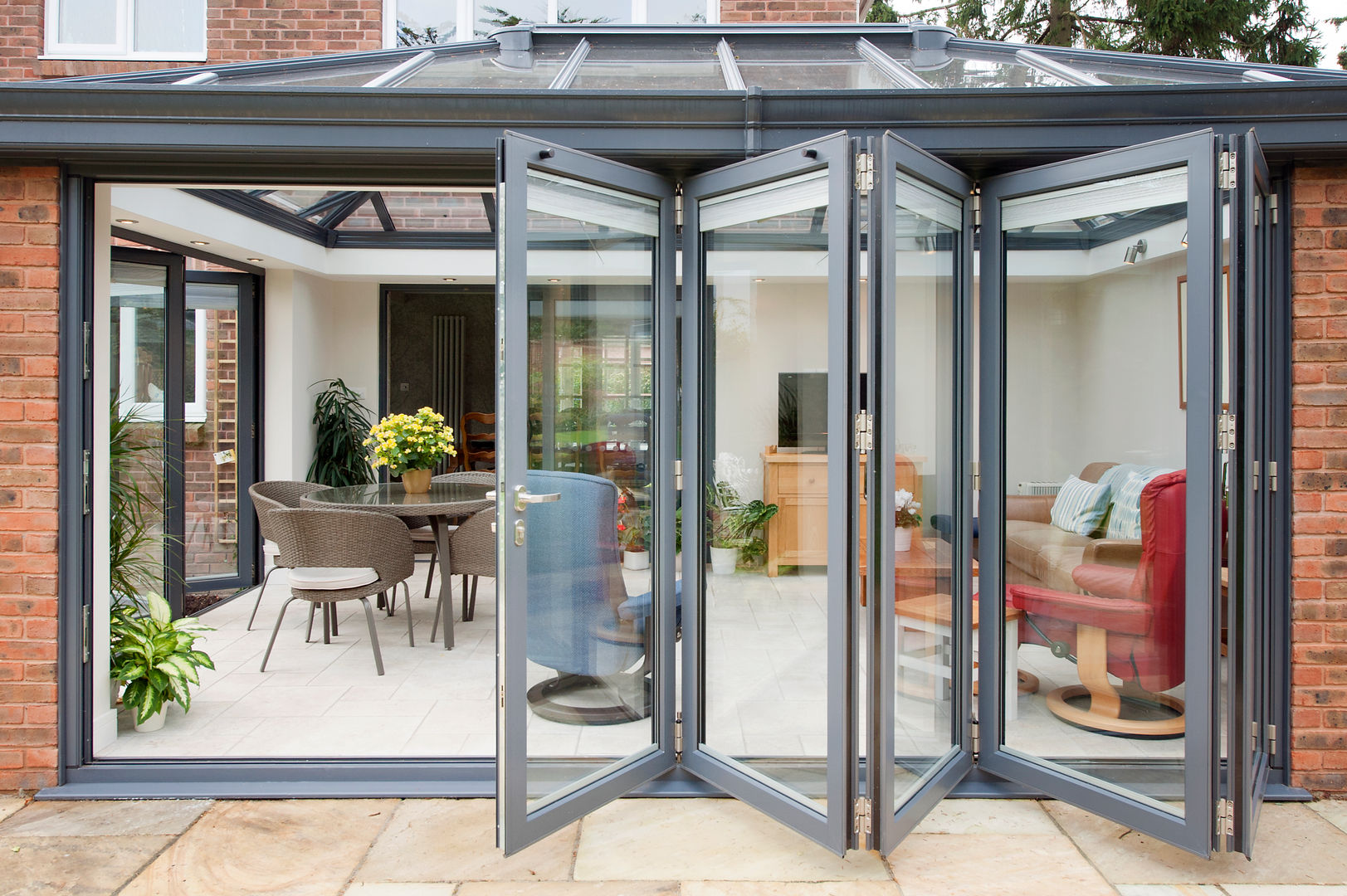 Modern Garden Room homify Modern conservatory