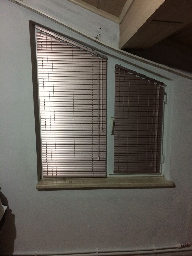 Çatı Katı Perde Çözümleri, Elit Perde Elit Perde Cửa sổ & cửa ra vào phong cách Địa Trung Hải Blinds & shutters