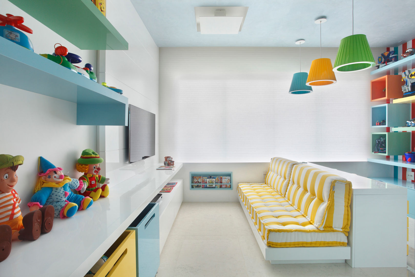 Casa de luxo na Barra da Tijuca, Leila Dionizios Arquitetura e Luminotécnica Leila Dionizios Arquitetura e Luminotécnica Quarto infantil moderno