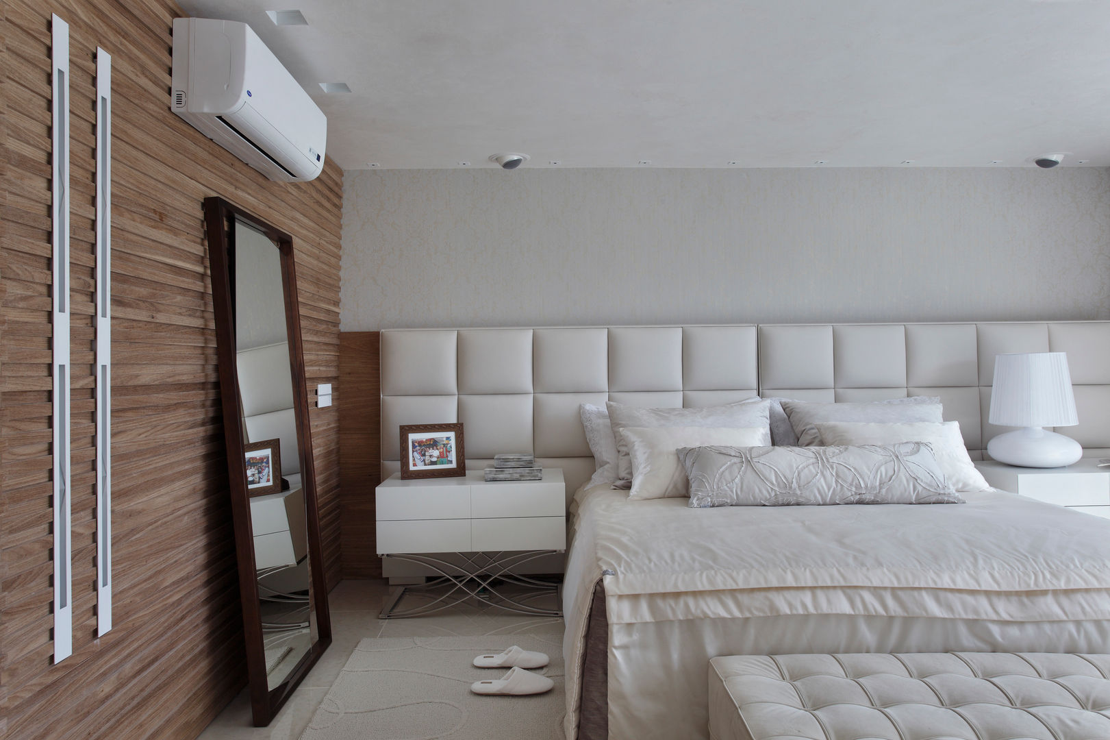 Casa de luxo na Barra da Tijuca, Leila Dionizios Arquitetura e Luminotécnica Leila Dionizios Arquitetura e Luminotécnica Modern Bedroom