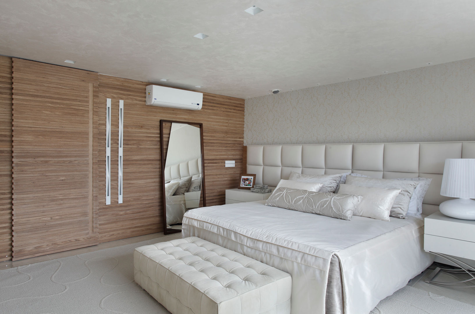 Casa de luxo na Barra da Tijuca, Leila Dionizios Arquitetura e Luminotécnica Leila Dionizios Arquitetura e Luminotécnica Modern style bedroom