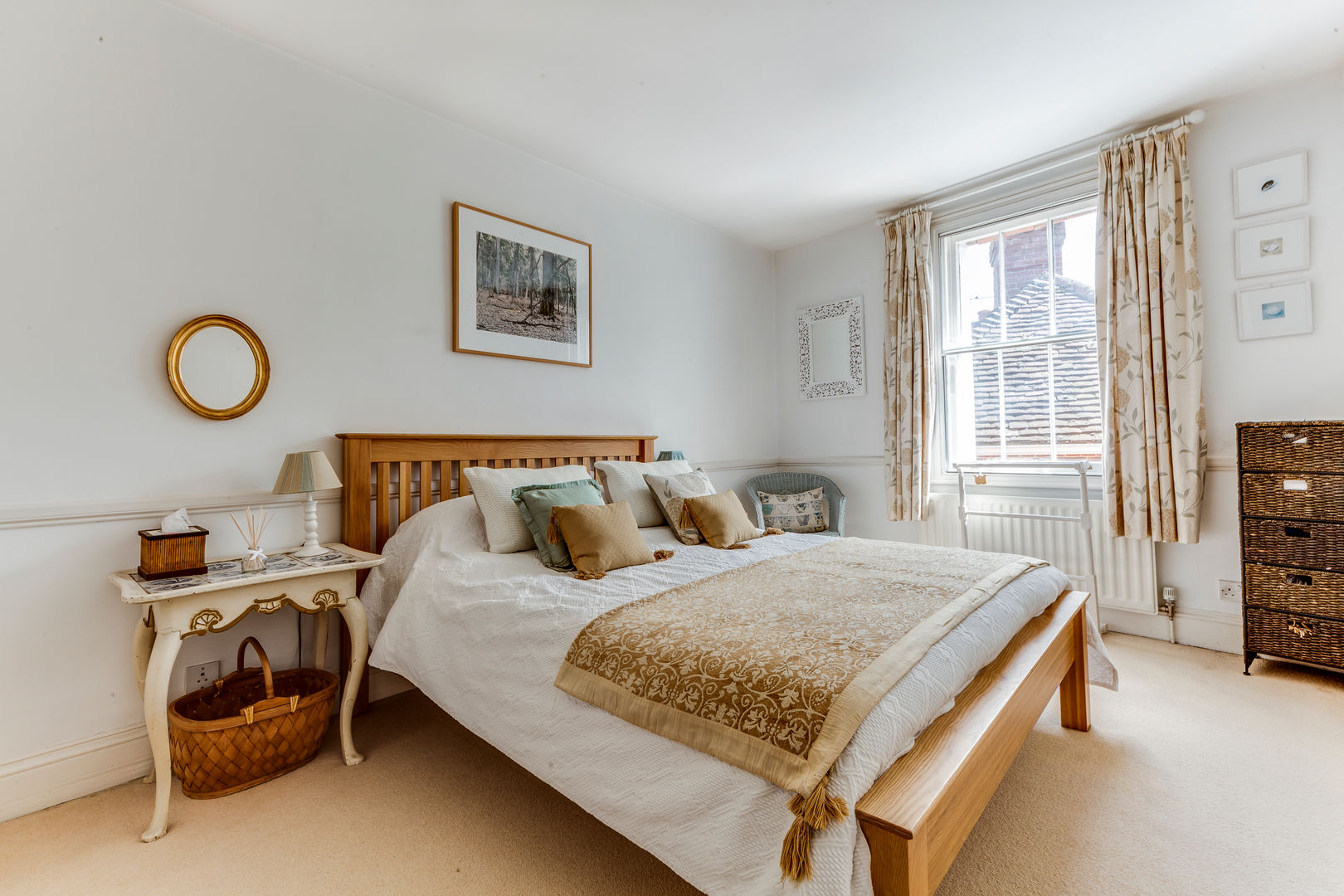 A cottage of two halves, Forest Eyes Photography Forest Eyes Photography Country style bedroom