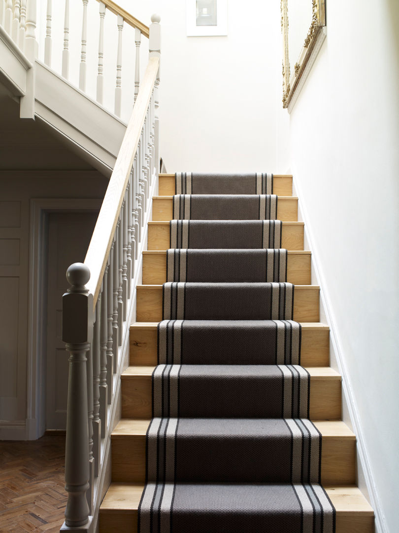 Stairs homify Modern Corridor, Hallway and Staircase