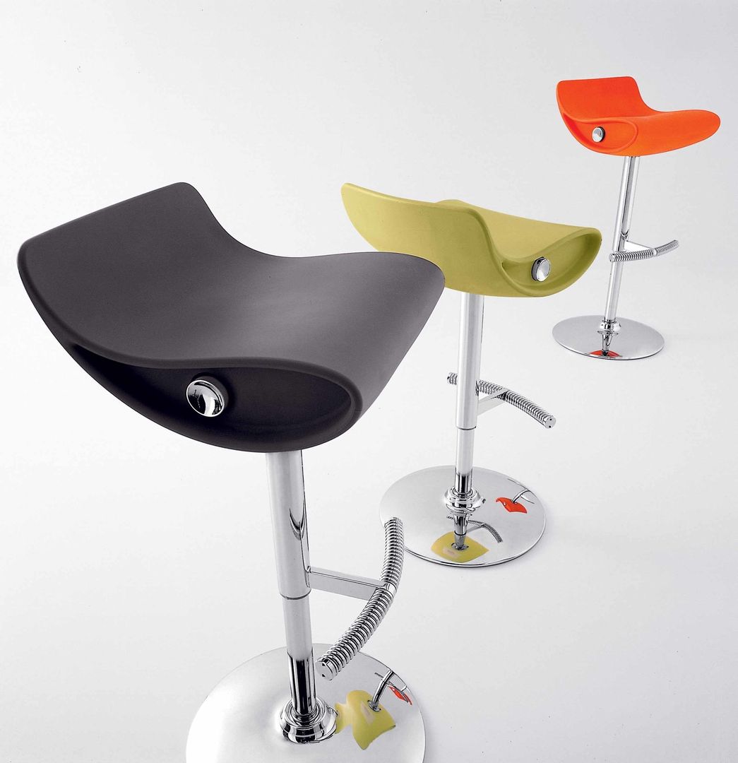 'Momo' revolving kitchen barstool by Compar homify 모던스타일 주방 테이블 & 의자