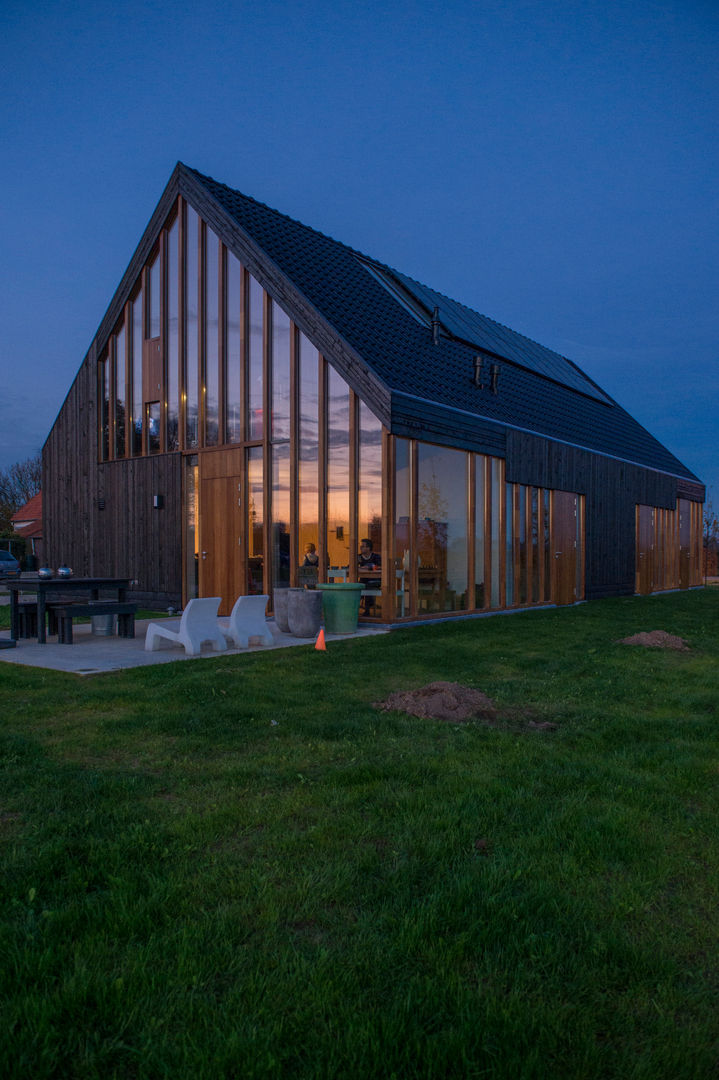 Blackbird, woning te Vortum Mullem, NL, Zwarthout Shou Sugi Ban Zwarthout Shou Sugi Ban Modern Houses