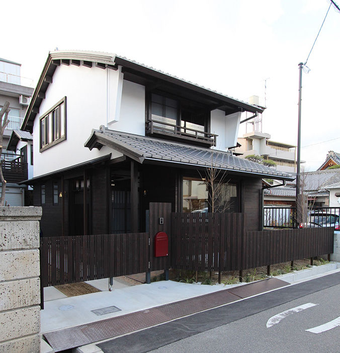 大工の手仕事がひかる木造新築, 安井正／クラフトサイエンス 安井正／クラフトサイエンス Asian style houses