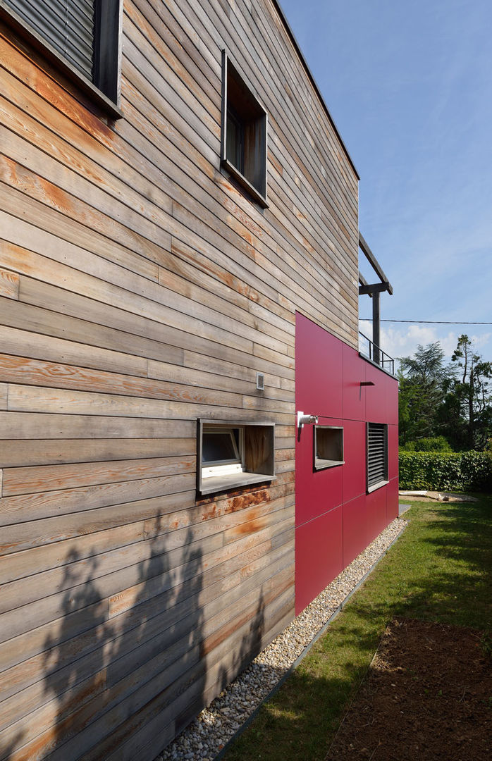 Surélévation et extension Maison à Romans-sur-Isère dans la Drôme, HELENE LAMBOLEY ARCHITECTE DPLG HELENE LAMBOLEY ARCHITECTE DPLG Casas estilo moderno: ideas, arquitectura e imágenes