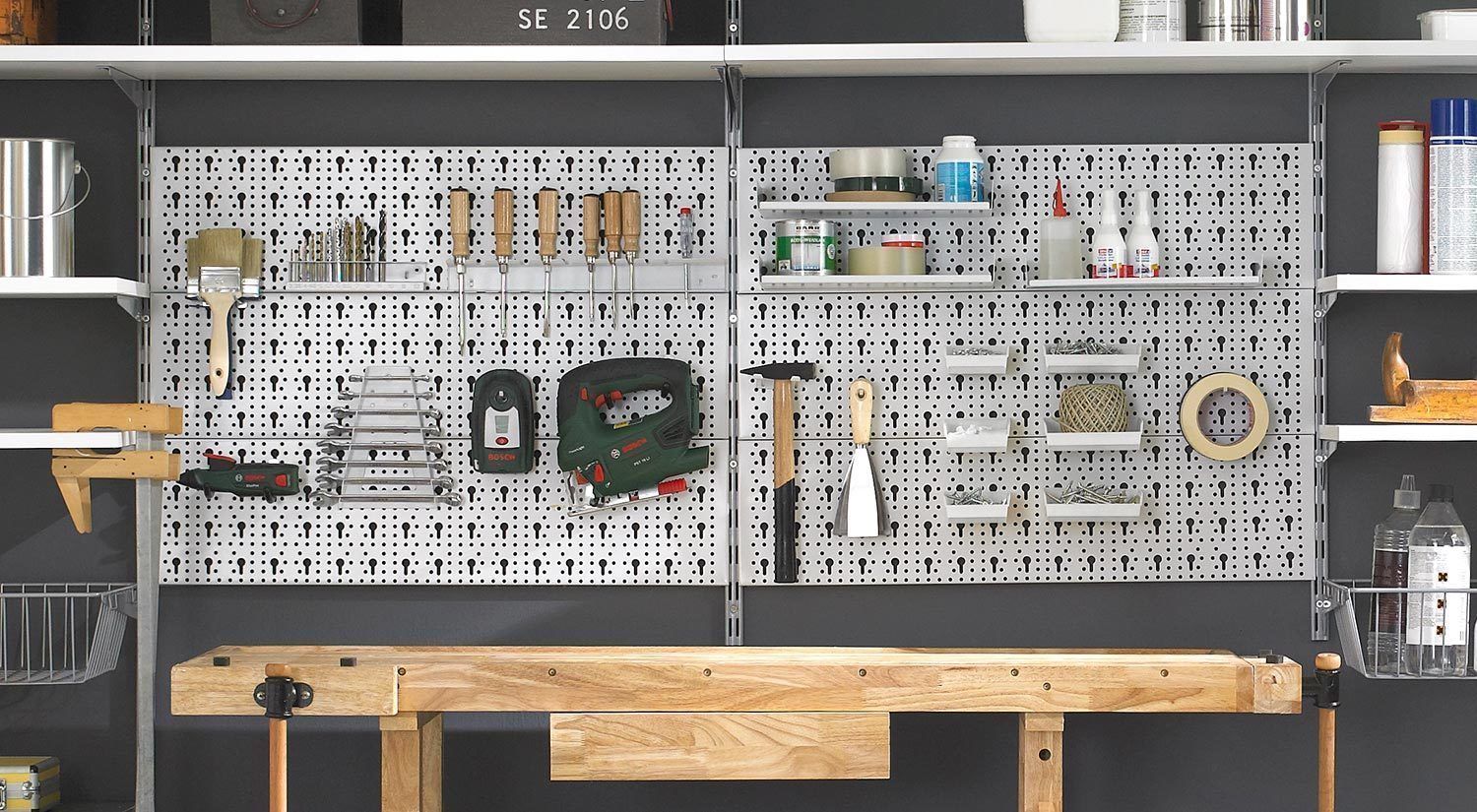 Heimwerkstatt - Werkzeugwand PRIMESLOT homify Industriale Garagen & Schuppen Metall Garage/Schuppen