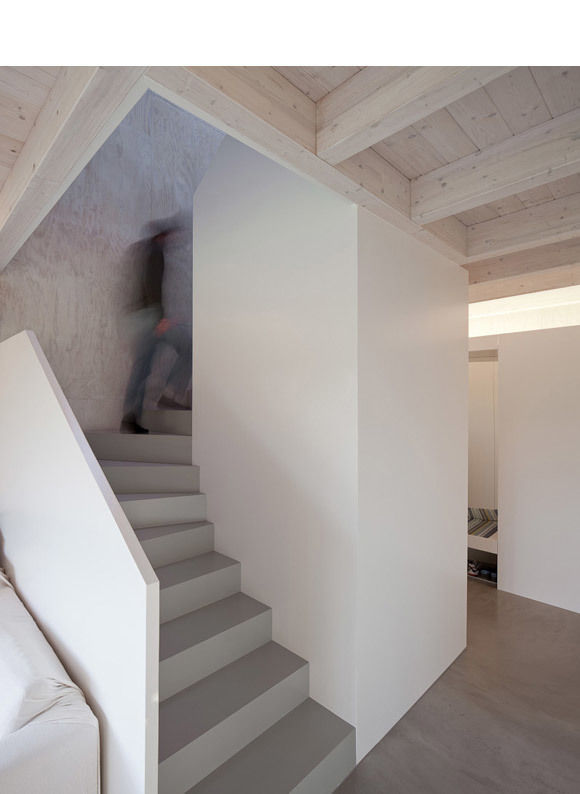 Das kleine Schwarze, xarchitekten xarchitekten Modern Corridor, Hallway and Staircase