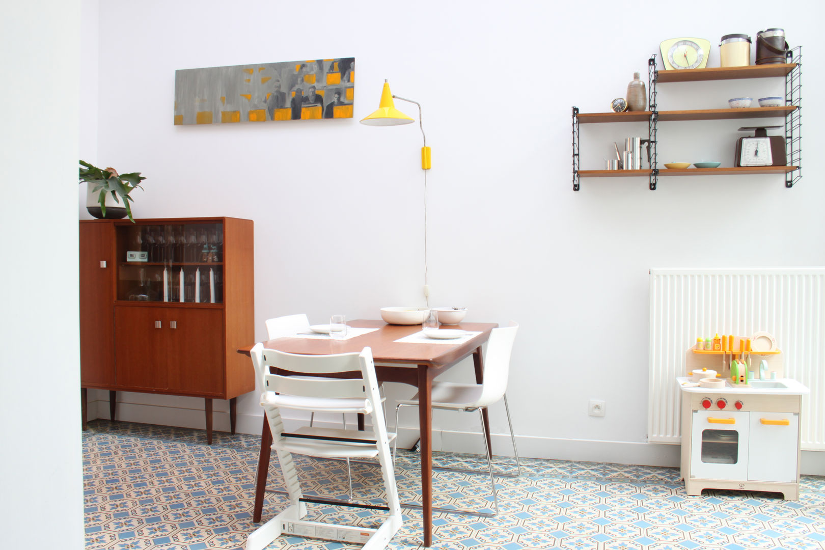 inrichten appartement te Antwerpen, studio k studio k Ruang Makan Modern