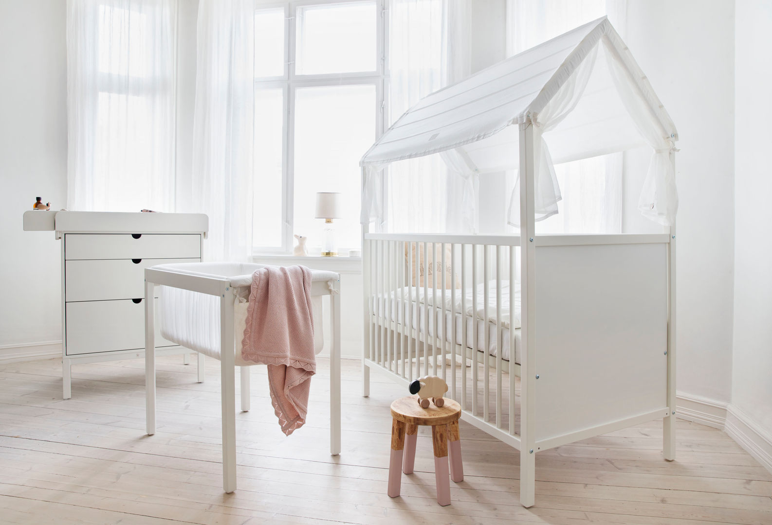 Stokke Home, Stokke GmbH Stokke GmbH Scandinavian style nursery/kids room Beds & cribs