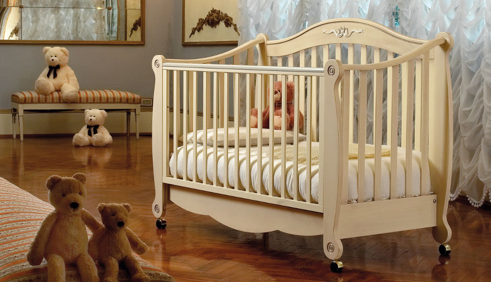 'Rigoletto' baby cot by Pali homify 嬰兒房/兒童房 實木 Multicolored 床具與床鋪