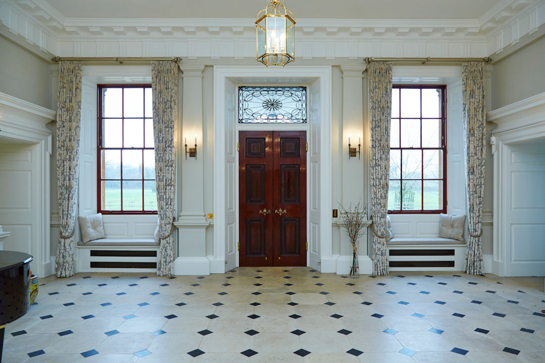 Georgian Country House, Etons of Bath Etons of Bath Pasillos, vestíbulos y escaleras de estilo clásico